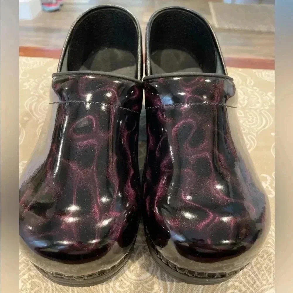 Sanita Clogs Patent Purple/Black Swirl women’s 40/9 - Picture 2 of 8
